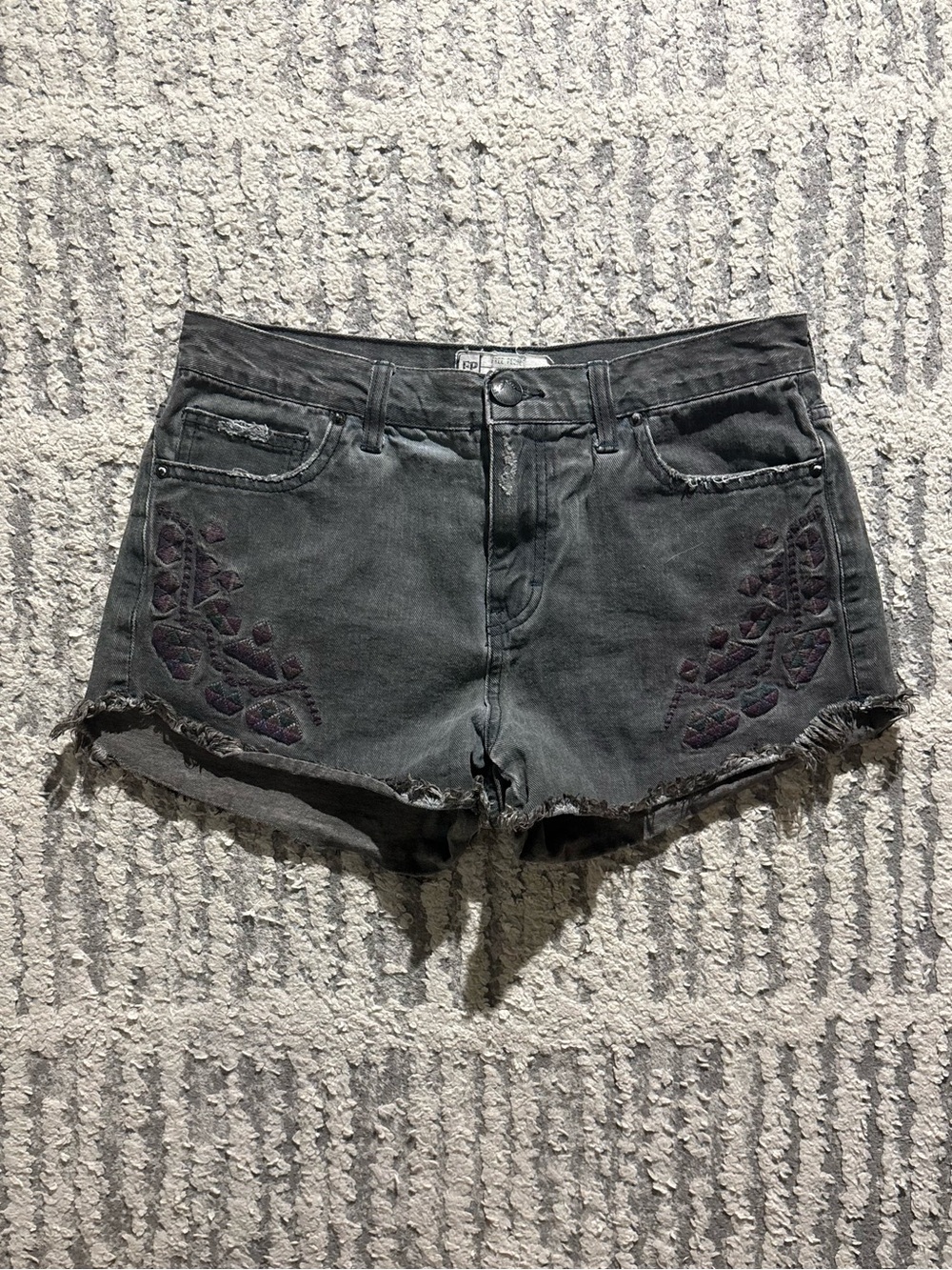 Free people black purple distressed denim embroidered jean shorts size 28
